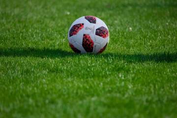3-0！那不勒斯直通欧冠！意甲争4乱了：米兰罗马利好，尤文陷绝境（配图示意）